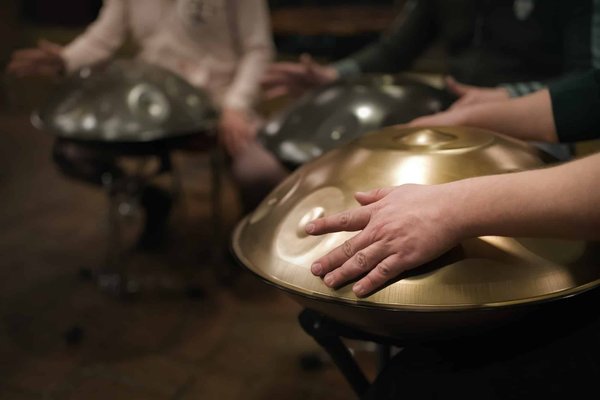 Apprenez l'histoire et le processus de fabrication du handpan